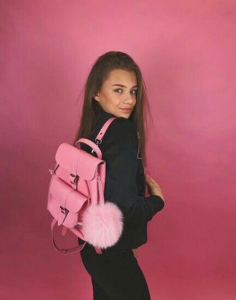 розовый рюкзак кати адушкиной